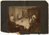 Photo of the Pearlstine Family's Seder Dinner
