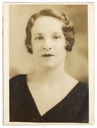 Headshot Portrait of Mary Pearlstine