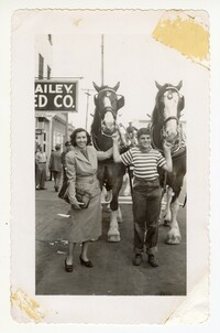 Photo of Jeanette Pearlstine and Edwin Pearlstine Jr. with the Budweiser Horses