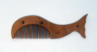 Fish-shaped comb