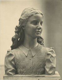 Sculpture of a girl by Antonio Berti, Photograph 1