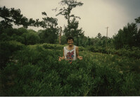 Fotografía de un joven trabajando con plantas  /  Photograph of Young Man Working With Plants